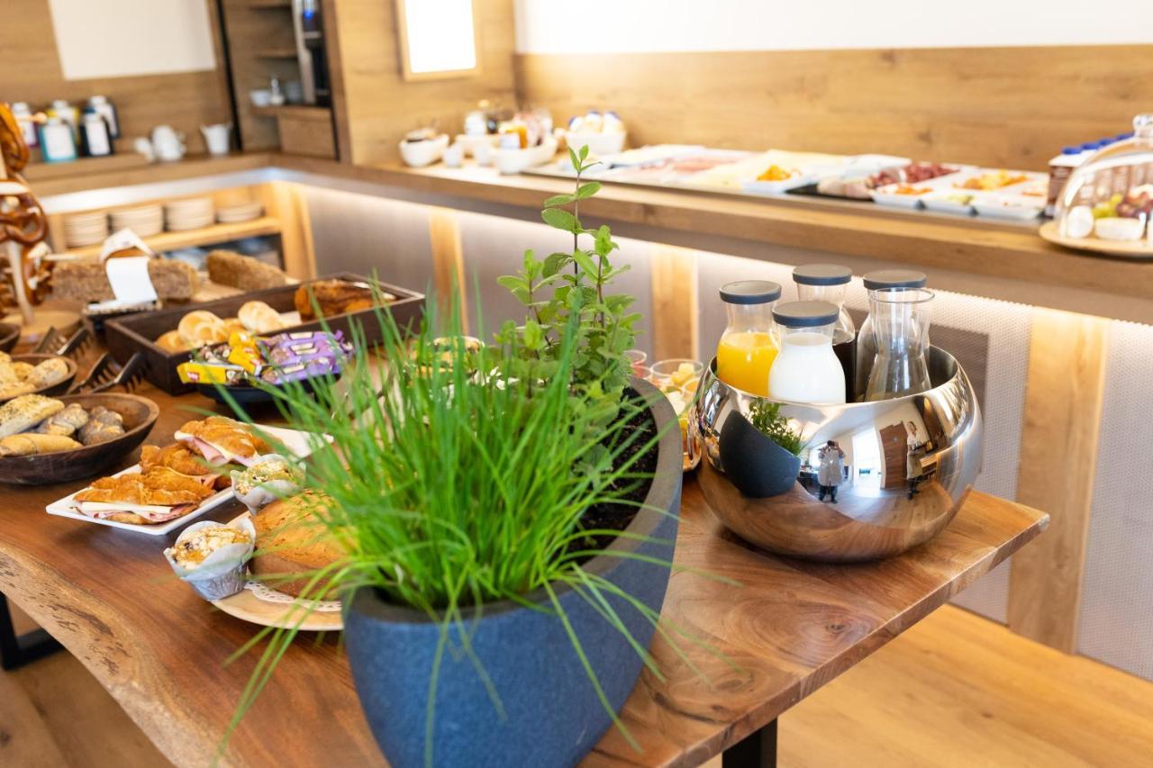 Das Reinisch Hotel - Near Vienna Airport シュベッヒャート エクステリア 写真