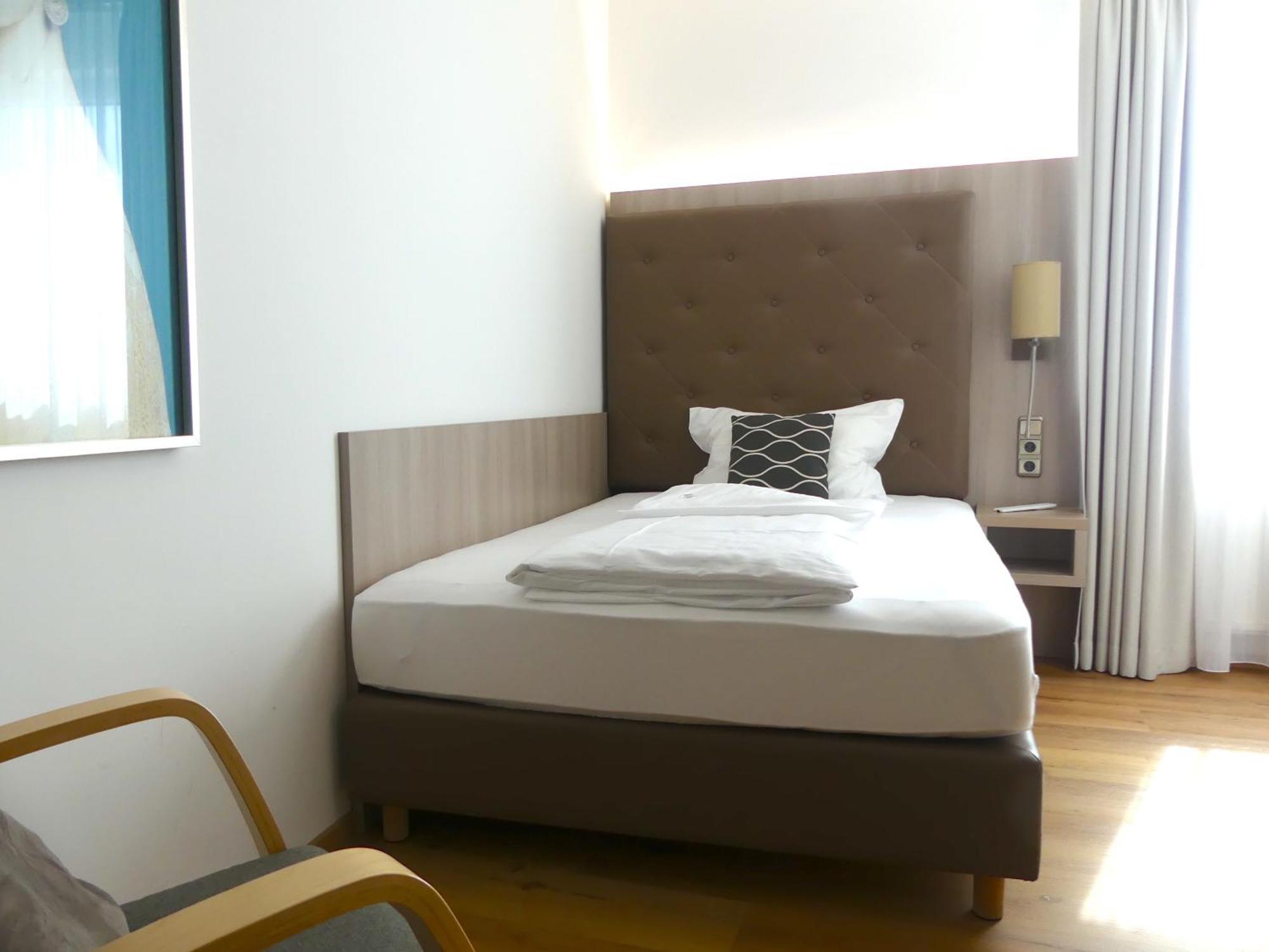 Das Reinisch Hotel - Near Vienna Airport シュベッヒャート エクステリア 写真
