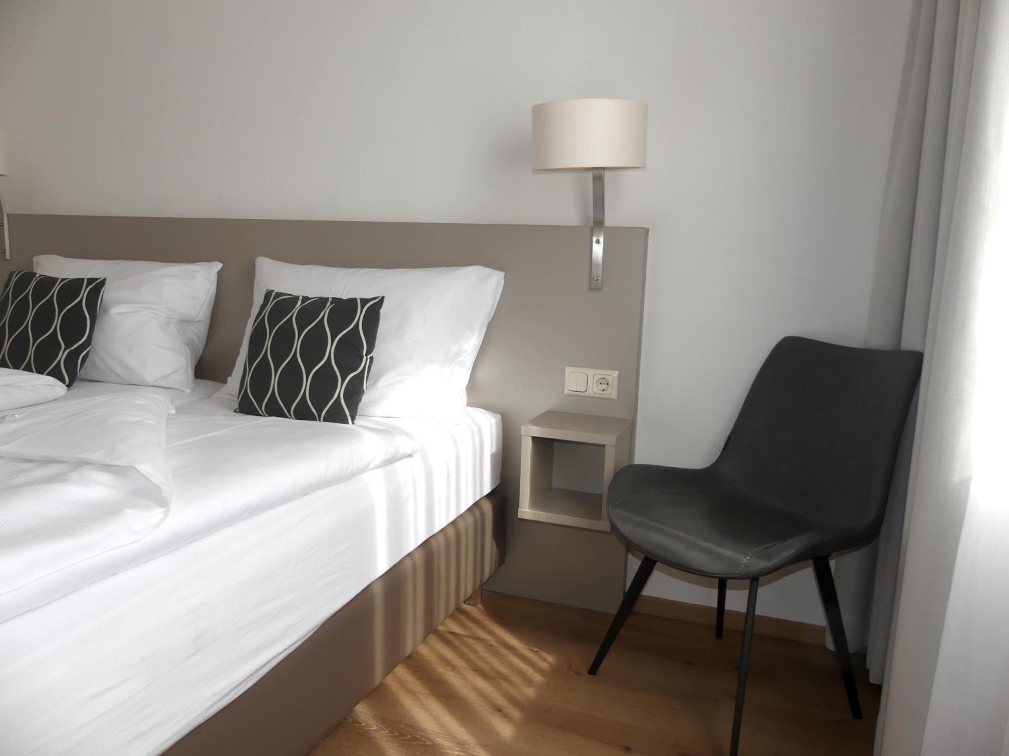 Das Reinisch Hotel - Near Vienna Airport シュベッヒャート エクステリア 写真