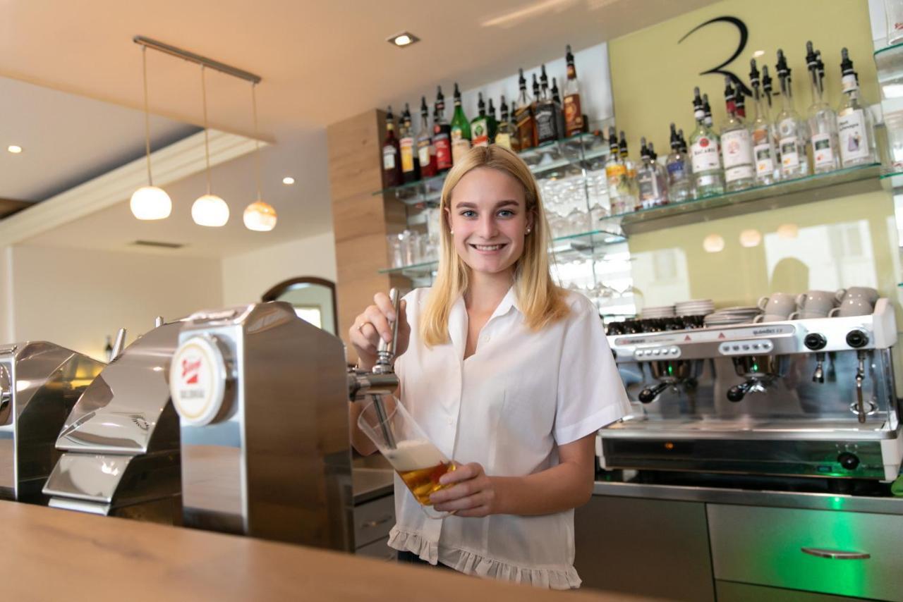 Das Reinisch Hotel - Near Vienna Airport シュベッヒャート エクステリア 写真